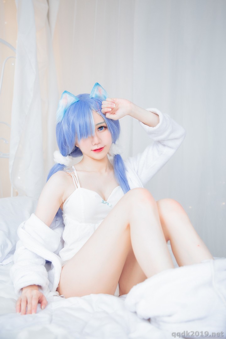 Coser-Sally-Sally-Dorasnow-ReZeroRem-White-Kitty-011.jpg