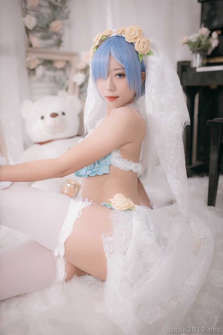 Coser-Money-007.jpg