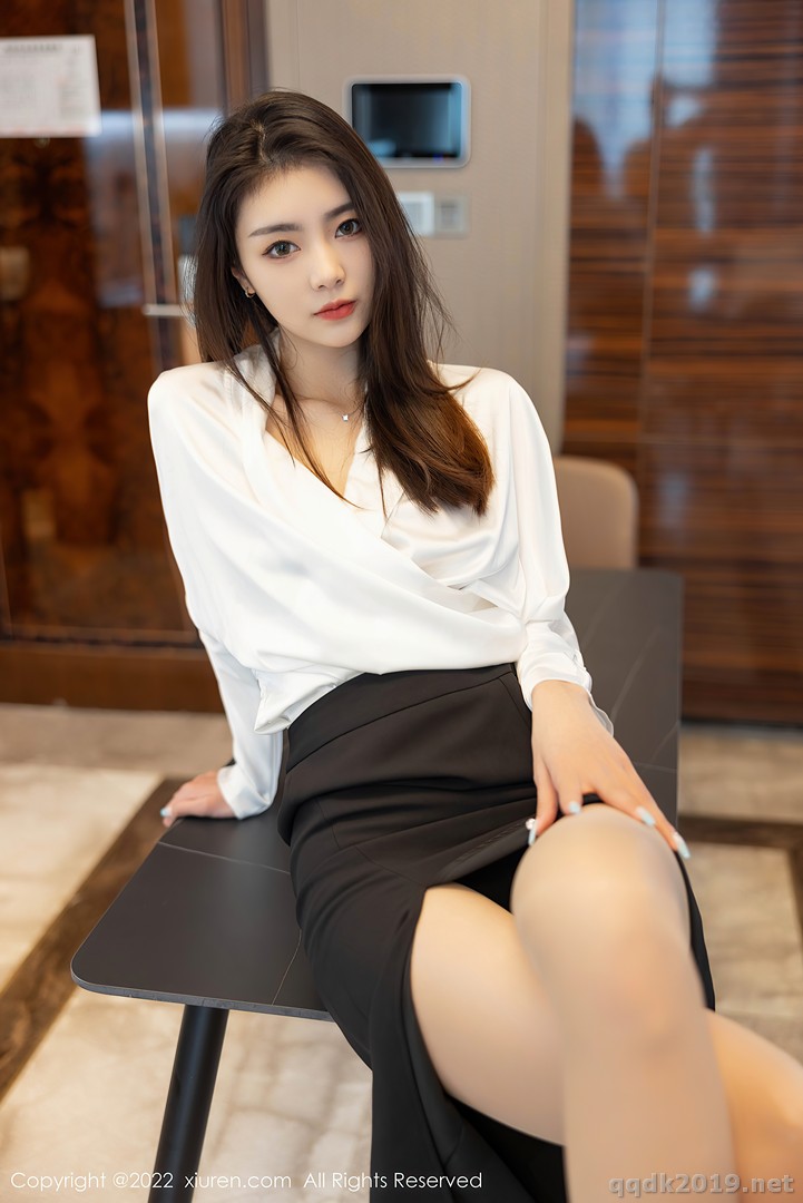 XIUREN-No.4869-Ke-Le-Vicky-Vicky-035.jpg