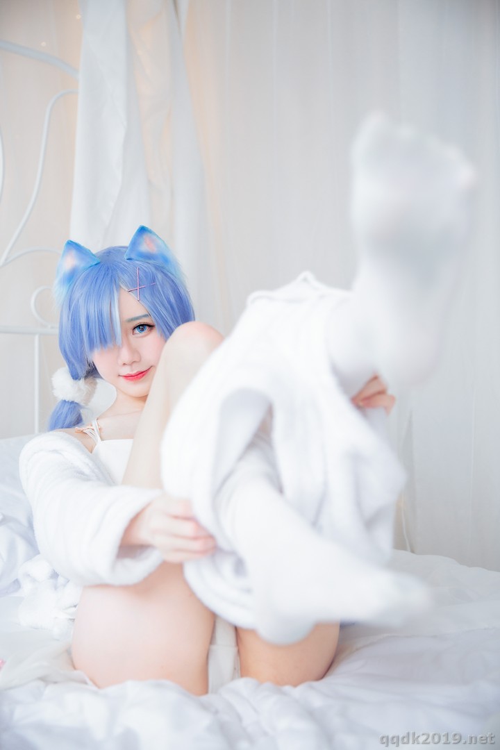 Coser-Sally-Sally-Dorasnow-ReZeroRem-White-Kitty-010.jpg