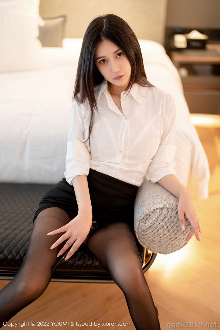 YouMi-Vol.827-laura-004.jpg