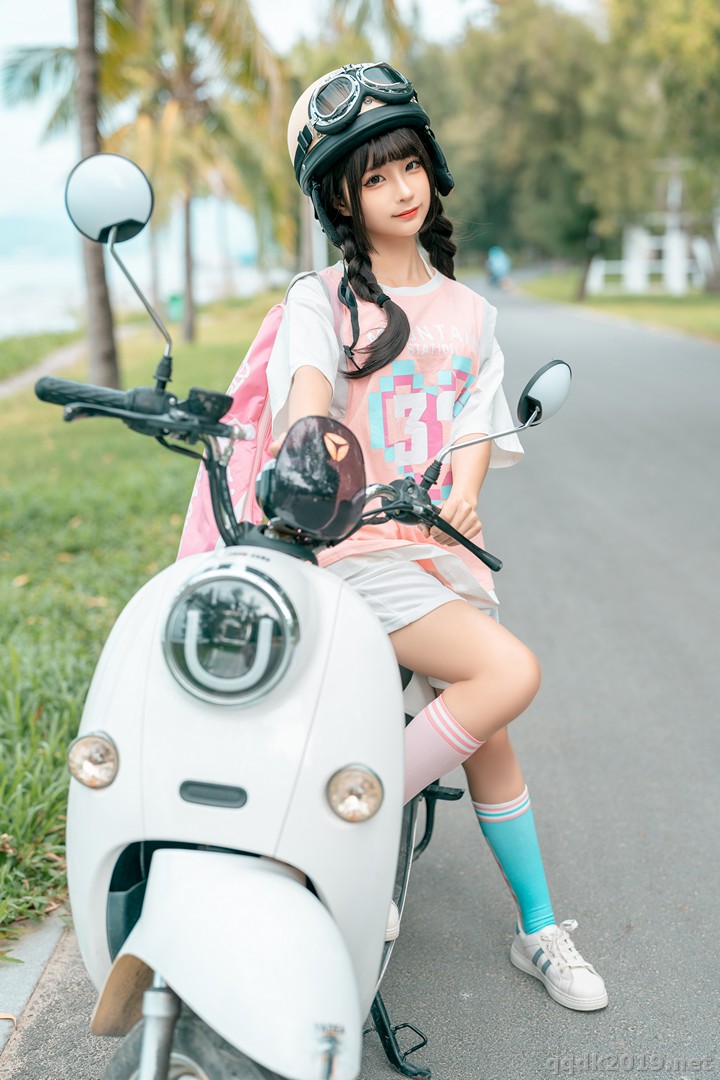 Coser-chunmomo-chunmomo-Electric-Car-001.jpg