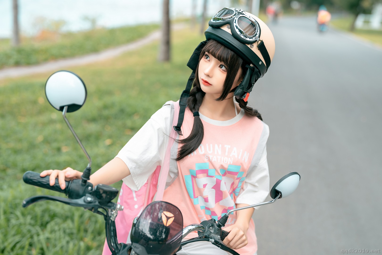 Coser-chunmomo-chunmomo-Electric-Car-033.jpg