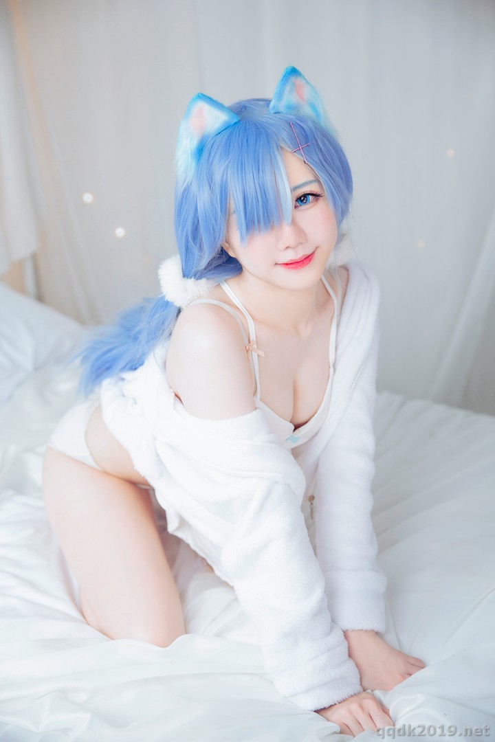 Coser-Sally-Sally-Dorasnow-ReZeroRem-White-Kitty-015.jpg