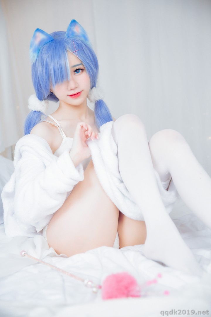 Coser-Sally-Sally-Dorasnow-ReZeroRem-White-Kitty-009.jpg