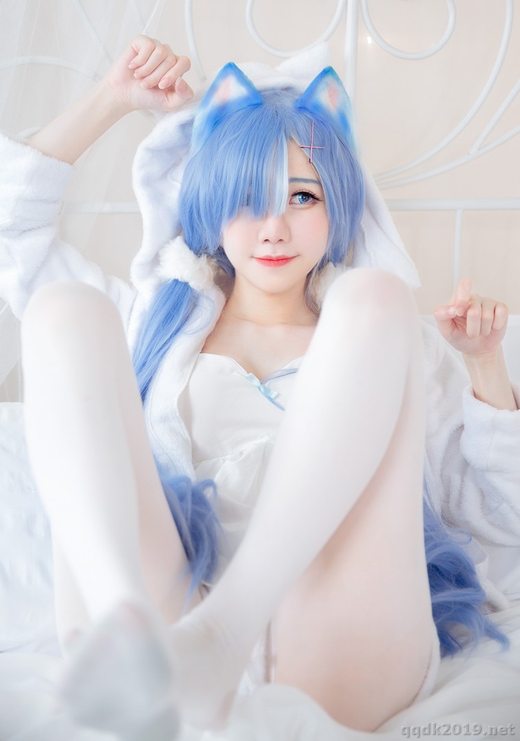 Coser-Sally-Sally-Dorasnow-ReZeroRem-White-Kitty-049.jpg