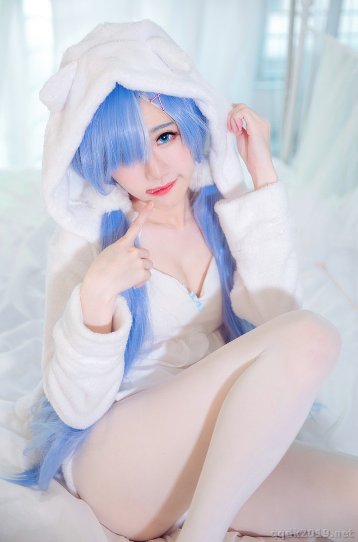 Coser-Sally-Sally-Dorasnow-ReZeroRem-White-Kitty-012.jpg