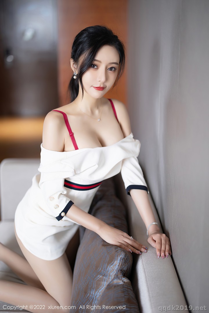 XIUREN-No.4963-Yanni-Wang-Xin-Yao-038.jpg