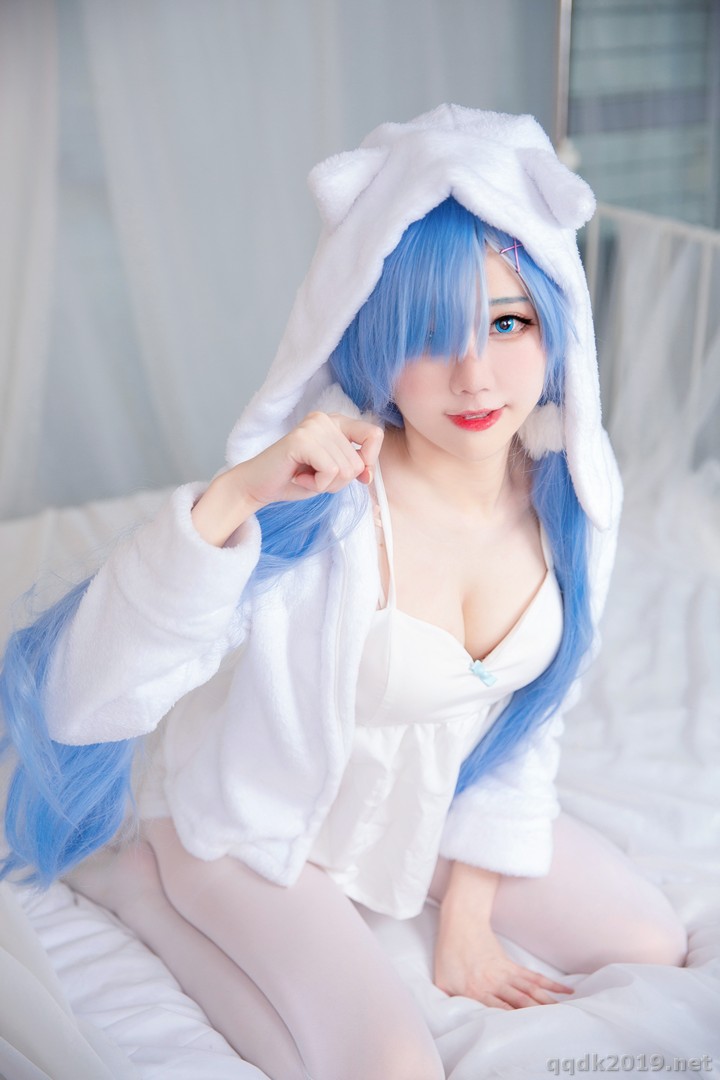 Coser-Sally-Sally-Dorasnow-ReZeroRem-White-Kitty-046.jpg