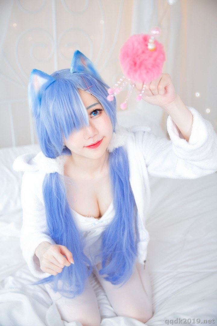 Coser-Sally-Sally-Dorasnow-ReZeroRem-White-Kitty-004.jpg