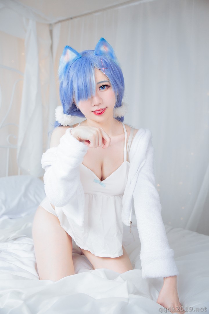 Coser-Sally-Sally-Dorasnow-ReZeroRem-White-Kitty-014.jpg