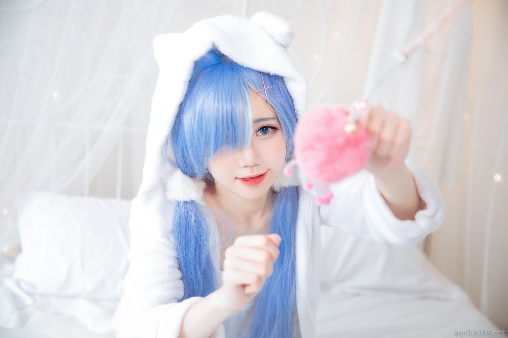 Coser-Sally-Sally-Dorasnow-ReZeroRem-White-Kitty-002.jpg