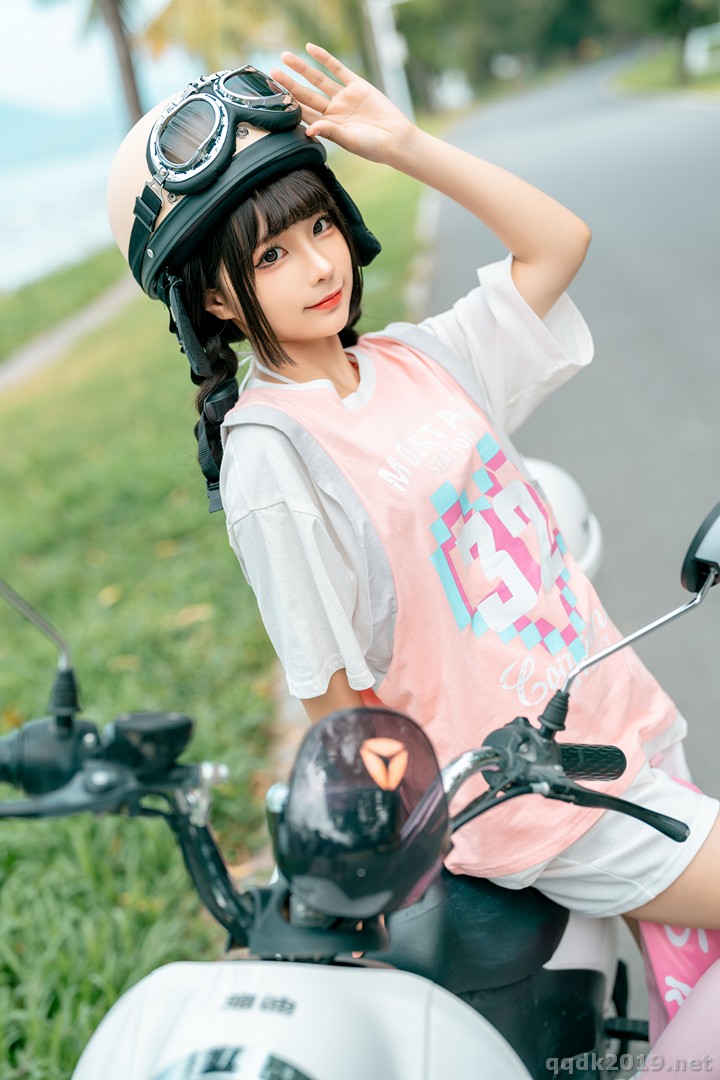 Coser-chunmomo-chunmomo-Electric-Car-077.jpg