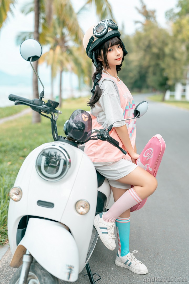 Coser-chunmomo-chunmomo-Electric-Car-055.jpg