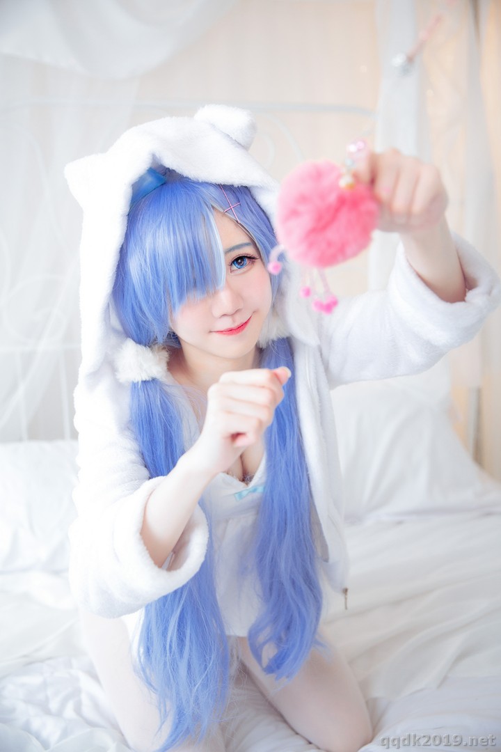 Coser-Sally-Sally-Dorasnow-ReZeroRem-White-Kitty-003.jpg